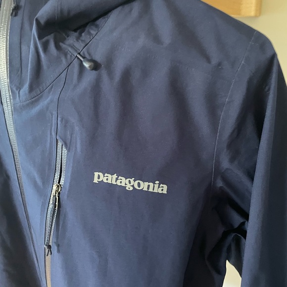 Women’s Patagonia Coat - Picture 3 of 9
